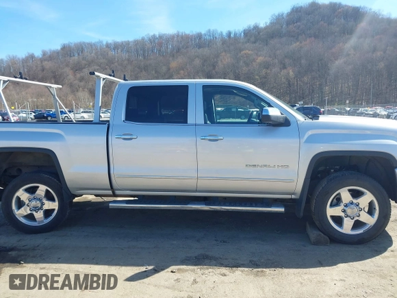 2015 GMC Sierra 2500HD Denali z VIN 1GT120EG3FF135791, wystawiony jako IAAI lot #41854102 z przebiegiem 93 186 mil mil oraz . Historia ofert i sprzedaży dostępna na DreamBid. Obrazek 13.