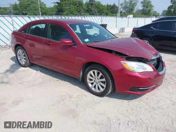 2013 Chrysler 200 Touring z VIN 1C3CCBBBXDN577338, wystawiony jako IAAI lot #42485345 z przebiegiem 112 007 mil mil oraz . Historia ofert i sprzedaży dostępna na DreamBid. Obrazek 1.