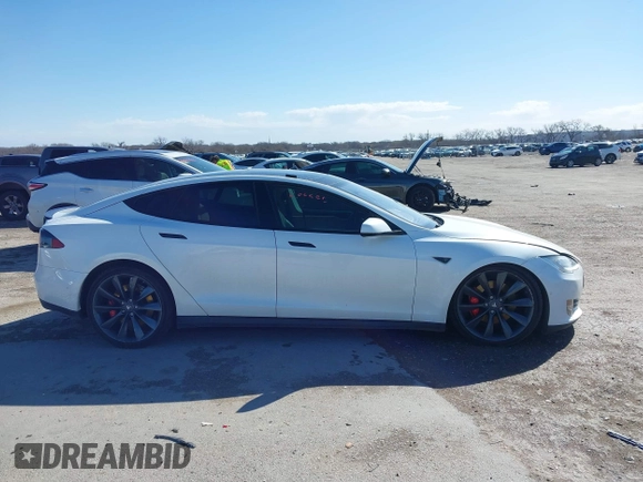 2015 Tesla Model S 85D with VIN 5YJSA1H48FF082038, listed as a IAAI auction lot 41712242 with 58,297 mi miles. Bid and sale history available at carsss.com. Image 13.