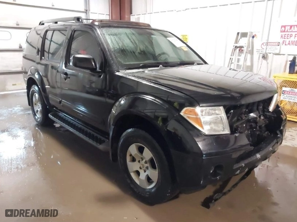 2005 Nissan Pathfinder LE with VIN 5N1AR18W85C766004, listed as a IAAI auction lot 41727909 with 197,926 mi miles. Bid and sale history available at carsss.com. Image 1.