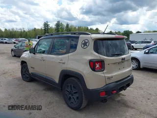 2017 Jeep Renegade Trailhawk z VIN ZACCJBCB8HPE88509, wystawiony jako IAAI lot #42210098 z przebiegiem 114 832 mil mil oraz . Historia ofert i sprzedaży dostępna na DreamBid. Obrazek 3.