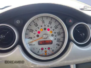 2004 MINI Hardtop с VIN WMWRC33444TC50120, выставлен на аукционе IAAI как лот 42610021 с пробегом 176 078 миль миль и . История ставок и продаж доступна на DreamBid. Изображение 7.