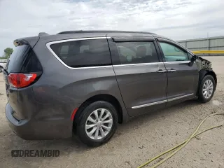 2017 Chrysler Pacifica Touring L with VIN 2C4RC1BG7HR569315, listed as a Copart auction lot 47018605 with 131,519 mi miles and Salvage Title. Bid and sale history available at DreamBid. Image 3.