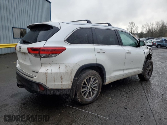 2017 Toyota Highlander XLE z VIN 5TDJZRFH8HS392519, wystawiony jako Copart lot #44079265 z przebiegiem 84 065 mil mil oraz Szkoda całkowita • Salvage title. Historia ofert i sprzedaży dostępna na DreamBid. Obrazek 3.