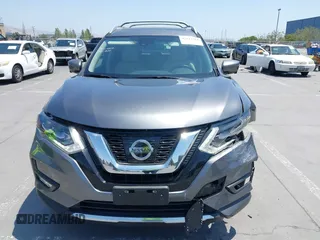 2017 Nissan Rogue SL Hybrid z VIN 5N1ET2MV9HC768242, wystawiony jako IAAI lot #42443514 z przebiegiem 84 879 mil mil oraz . Historia ofert i sprzedaży dostępna na DreamBid. Obrazek 12.