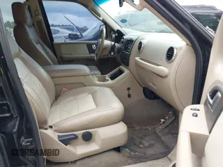 2003 Ford Expedition Eddie Bauer z VIN 1FMPU18L43LB20373, wystawiony jako IAAI lot #42398831 z przebiegiem 265 385 mil mil oraz . Historia ofert i sprzedaży dostępna na DreamBid. Obrazek 5.