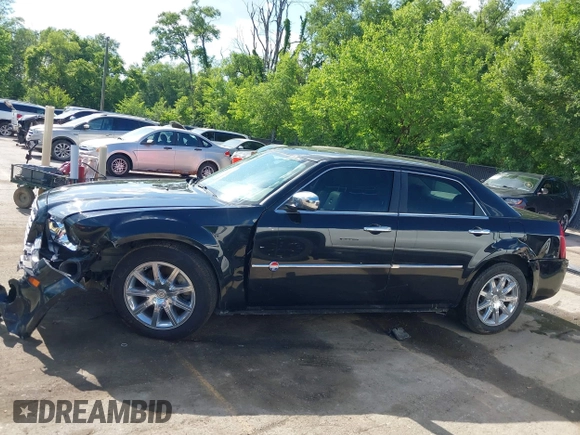 2007 Chrysler 300 C z VIN 2C3LA63H87H762789, wystawiony jako IAAI lot #42253938 z przebiegiem 133 172 mil mil oraz . Historia ofert i sprzedaży dostępna na DreamBid. Obrazek 15.