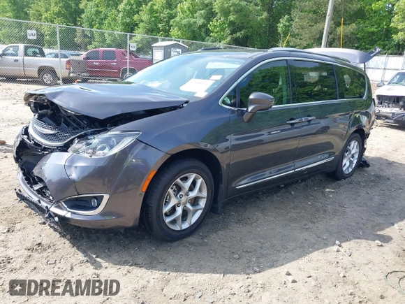 2020 Chrysler Pacifica Touring L Plus z VIN 2C4RC1EG5LR203664, wystawiony jako IAAI lot #42088493 z przebiegiem 104 745 mil mil oraz . Historia ofert i sprzedaży dostępna na DreamBid. Obrazek 17.