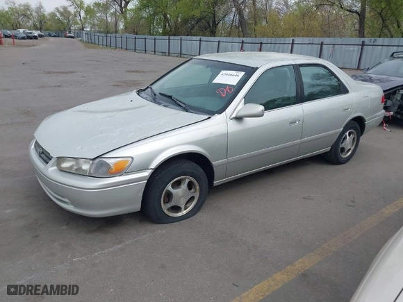 2000 Toyota Camry CE with VIN 4T1BG22K6YU709885, listed as a IAAI auction lot 42046646 with 206,707 mi miles. Bid and sale history available at carsss.com. Image 2.