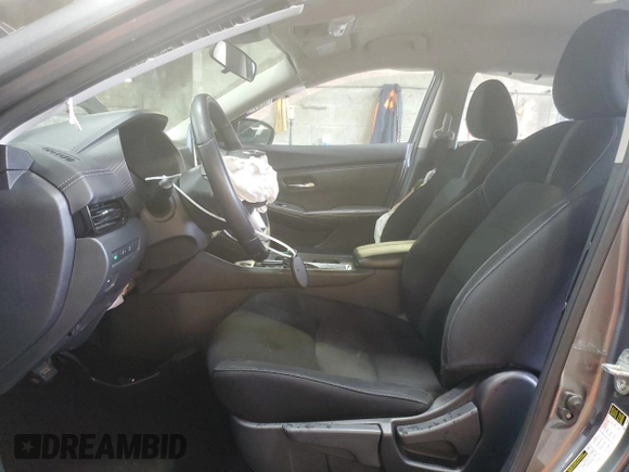 2021 Nissan Sentra SV z VIN 3N1AB8CV1MY256263, wystawiony jako Copart lot #55847445 z przebiegiem 60 037 mil mil oraz Szkoda całkowita • Salvage title. Historia ofert i sprzedaży dostępna na DreamBid. Obrazek 7.