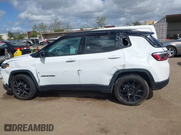 2022 Jeep Compass Latitude z VIN 3C4NJCBB6NT213502, wystawiony jako IAAI lot #41949094 z przebiegiem 11 090 mil mil oraz . Historia ofert i sprzedaży dostępna na DreamBid. Obrazek 14.