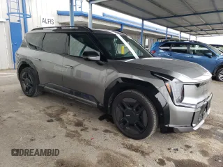 2024 Kia EV9 GT-Line with VIN KNDAEFS52R6031276, listed as a Copart auction lot 85803914 with 4,802 mi miles and Salvage Title. Bid and sale history available at carsss.com. Image 4.