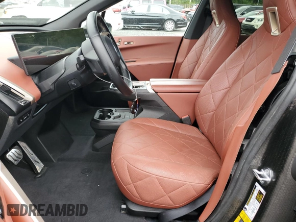 2023 BMW iX M60 z VIN WB533CF0XPCK81841, wystawiony jako Copart lot #68497884 z przebiegiem 10 318 mil mil oraz Szkoda całkowita • Salvage title. Historia ofert i sprzedaży dostępna na DreamBid. Obrazek 7.