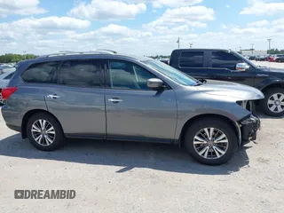 2018 Nissan Pathfinder S z VIN 5N1DR2MN5JC657803, wystawiony jako IAAI lot #42051833 z przebiegiem 192 355 mil mil oraz . Historia ofert i sprzedaży dostępna na DreamBid. Obrazek 14.