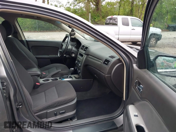 2011 Ford Fusion Hybrid z VIN 3FADP0L32BR238153, wystawiony jako IAAI lot #42113064 z przebiegiem 145 932 mil mil oraz . Historia ofert i sprzedaży dostępna na DreamBid. Obrazek 5.