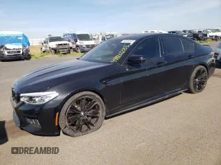2019 BMW M5 Competition z VIN WBSJF0C53KB446637, wystawiony jako Copart lot #49820283 z przebiegiem 16 863 mil mil oraz . Historia ofert i sprzedaży dostępna na DreamBid. Obrazek 1.