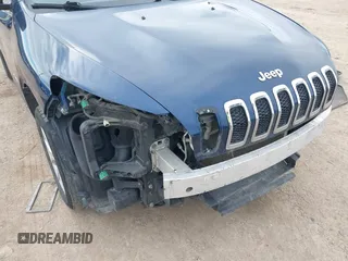 2018 Jeep Cherokee Latitude with VIN 1C4PJMCXXJD532507, listed as a IAAI auction lot 41895858 with 143,571 mi miles. Bid and sale history available at carsss.com. Image 6.