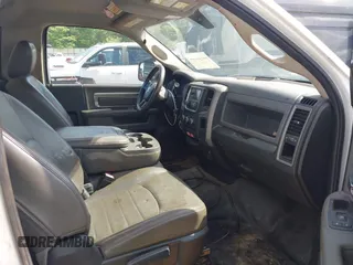 2015 Ram 2500 Tradesman z VIN 3C7WR4AJ8FG593032, wystawiony jako IAAI lot #42110504 z przebiegiem 290 428 mil mil oraz . Historia ofert i sprzedaży dostępna na DreamBid. Obrazek 5.