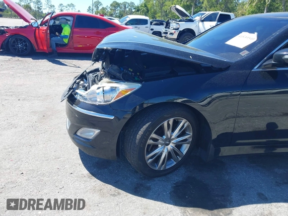 2013 Hyundai Genesis 3.8L with VIN KMHGC4DD7DU256396, listed as a IAAI auction lot 41839540 with 90,105 mi miles. Bid and sale history available at carsss.com. Image 6.
