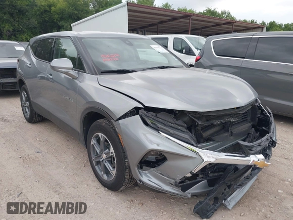 2025 Chevrolet Blazer LT z VIN 3GNKBCR41SS128955, wystawiony jako IAAI lot #42532778 z przebiegiem 9 743 mil mil oraz . Historia ofert i sprzedaży dostępna na DreamBid. Obrazek 1.