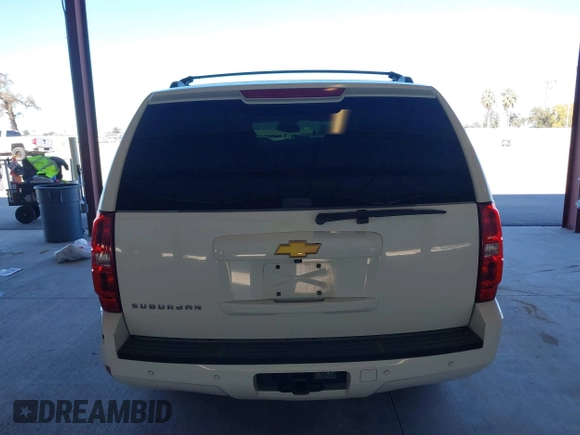 2014 Chevrolet Suburban LT with VIN 1GNSCJE04ER230536, listed as a IAAI auction lot 41666737 with 152,812 mi miles. Bid and sale history available at carsss.com. Image 16.