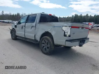2024 Ford F-150 Lightning Lariat z VIN 1FT6W5L73RWG16719, wystawiony jako IAAI lot #41889644 z przebiegiem 5031 mil mil oraz . Historia ofert i sprzedaży dostępna na DreamBid. Obrazek 3.