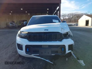 2024 Jeep Grand Cherokee with VIN 1C4RJYB63R8510782, listed as a IAAI auction lot 40878374 with 2,396 mi miles and . Bid and sale history available at DreamBid. Image 13.