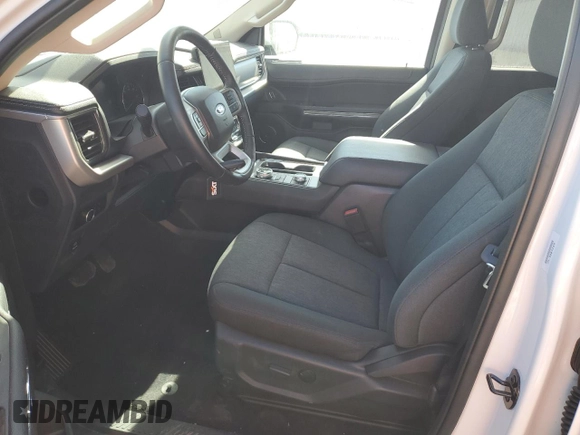 2024 Ford Expedition Max XLT with VIN 1FMJK1J82REA54260, listed as a Copart auction lot 46817225 with 1,540 mi miles and Clean Title. Bid and sale history available at DreamBid. Image 7.