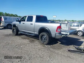 2024 Ram 2500 Tradesman z VIN 3C6UR5CJ5RG276442, wystawiony jako IAAI lot #41995189 z przebiegiem 11 428 mil mil oraz . Historia ofert i sprzedaży dostępna na DreamBid. Obrazek 3.