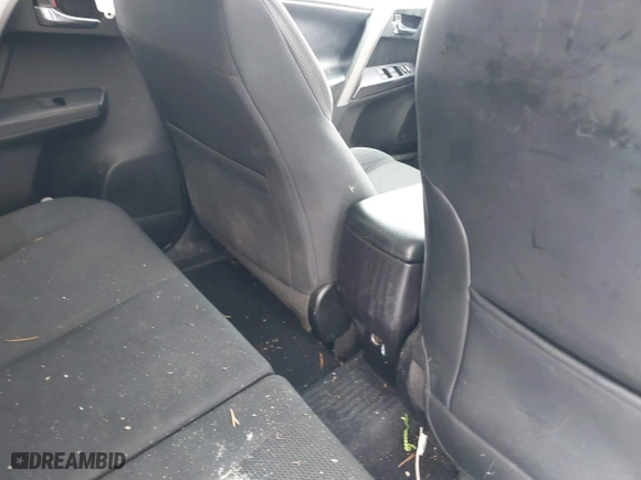2018 Toyota RAV4 XLE with VIN 2T3RFREV8JW851250, listed as a IAAI auction lot 41164994 with 63,005 mi miles. Bid and sale history available at carsss.com. Image 8.