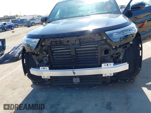 2023 Ford Explorer ST-Line z VIN 1FMSK8KH7PGC03436, wystawiony jako IAAI lot #42359119 z przebiegiem 5 261 mil mil oraz . Historia ofert i sprzedaży dostępna na DreamBid. Obrazek 6.