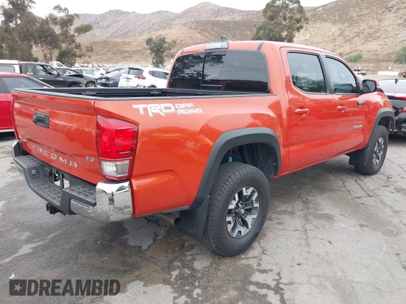 2017 Toyota Tacoma SR5 z VIN 3TMAZ5CN7HM050496, wystawiony jako IAAI lot #40958166 z przebiegiem 104 950 mil mil oraz . Historia ofert i sprzedaży dostępna na DreamBid. Obrazek 4.