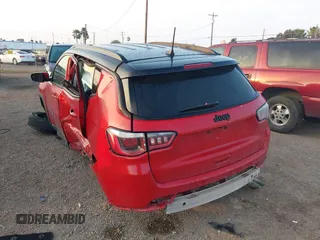 2019 Jeep Compass Altitude z VIN 3C4NJCBB4KT755810, wystawiony jako IAAI lot #41197022 z przebiegiem 66 456 mil mil oraz . Historia ofert i sprzedaży dostępna na DreamBid. Obrazek 3.