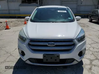 2017 Ford Escape SE z VIN 1FMCU0G9XHUC38315, wystawiony jako Copart lot #50998095 z przebiegiem 81 110 mil mil oraz Czysty tytuł • Clean title. Historia ofert i sprzedaży dostępna na DreamBid. Obrazek 5.