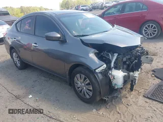 2019 Nissan Versa SV z VIN 3N1CN7AP9KL830603, wystawiony jako IAAI lot #42059743 z przebiegiem 101 119 mil mil oraz . Historia ofert i sprzedaży dostępna na DreamBid. Obrazek 1.