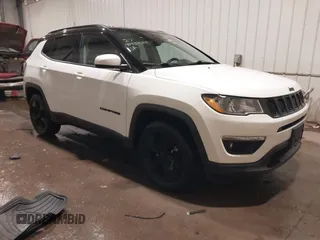 2018 Jeep Compass Latitude z VIN 3C4NJDBB9JT454213, wystawiony jako IAAI lot #41534368 z przebiegiem 109 126 mil mil oraz . Historia ofert i sprzedaży dostępna na DreamBid. Obrazek 1.