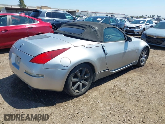 2005 Nissan 350Z Touring with VIN JN1AZ36A85M752320, listed as a IAAI auction lot 42001942 with 174,564 mi miles. Bid and sale history available at carsss.com. Image 4.