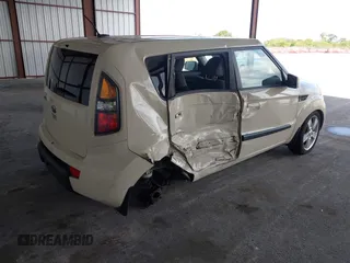2010 Kia Soul + with VIN KNDJT2A21A7160355, listed as a IAAI auction lot 42071687 with 139,794 mi miles and . Bid and sale history available at DreamBid. Image 4.