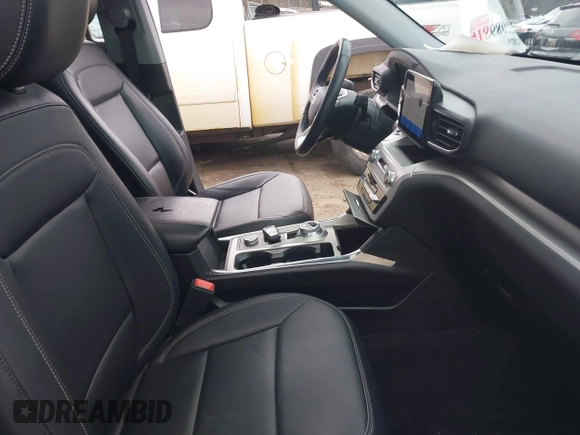 2022 Ford Explorer XLT with VIN 1FMSK8DH9NGA82810, listed as a IAAI auction lot 41868008 with 37,832 mi miles and . Bid and sale history available at DreamBid. Image 5.