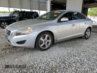 2012 Volvo S60 T5 z VIN YV1622FSXC2102871, wystawiony jako Copart lot #59046595 z przebiegiem Nie podano mil oraz Szkoda całkowita • Salvage title. Historia ofert i sprzedaży dostępna na DreamBid. Obrazek 1.