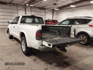2002 Dodge Dakota SLT with VIN 1B7GL42X32S632375, listed as a IAAI auction lot 39909886 with 181,521 mi miles. Bid and sale history available at carsss.com. Image 3.