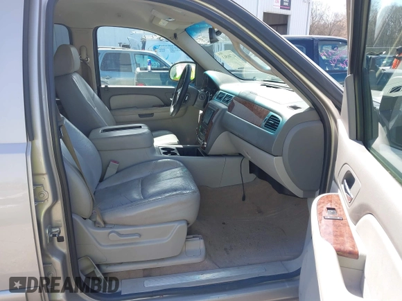 2007 Chevrolet Suburban LT с VIN 3GNFC16J37G306159, выставлен на аукционе IAAI как лот 41746563 с пробегом 289 770 миль миль и . История ставок и продаж доступна на DreamBid. Изображение 5.