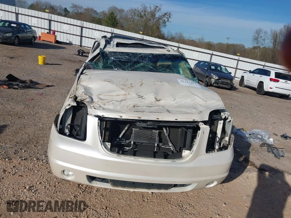 2011 GMC Yukon XL Denali with VIN 1GKS1MEFXBR362527, listed as a IAAI auction lot 41342493 with 227,251 mi miles. Bid and sale history available at carsss.com. Image 12.