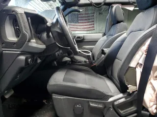 2023 Ford Bronco z VIN 1FMDE5BH0PLB56286, wystawiony jako Copart lot #57166655 z przebiegiem 45 216 mil mil oraz Szkoda całkowita • Salvage title. Historia ofert i sprzedaży dostępna na DreamBid. Obrazek 7.
