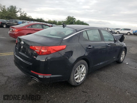 2013 Kia Optima LX z VIN 5XXGM4A72DG175781, wystawiony jako Copart lot #58235885 z przebiegiem 180 949 mil mil oraz Szkody całkowita. Historia ofert i sprzedaży dostępna na DreamBid. Obrazek 3.