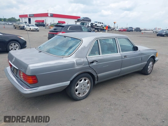1987 Mercedes-Benz 300 SDL z VIN WDBCB25D6HA329689, wystawiony jako IAAI lot #42438703 z przebiegiem 237 677 mil mil oraz . Historia ofert i sprzedaży dostępna na DreamBid. Obrazek 4.