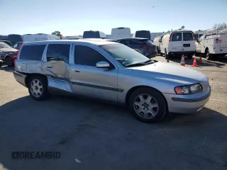 2004 Volvo V70 with VIN YV1SW59V142358585, listed as a Copart auction lot 88553485 with 215,670 mi miles and Salvage title. Bid and sale history available at DreamBid. Image 4.