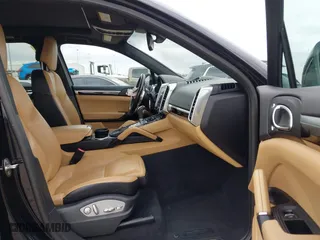 2017 Porsche Cayenne with VIN WP1AA2A2XHKA90706, listed as a IAAI auction lot 41692768 with 92,800 mi miles. Bid and sale history available at carsss.com. Image 5.