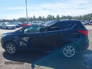2019 Ford Escape SE z VIN 1FMCU9GD9KUA66049, wystawiony jako IAAI lot #41901054 z przebiegiem 35 545 mil mil oraz . Historia ofert i sprzedaży dostępna na DreamBid. Obrazek 6.