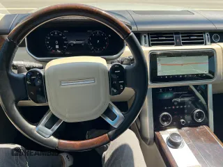 2020 Land Rover Range Rover z VIN SALGS5SEXLA404736, wystawiony jako Copart lot #56987455 z przebiegiem 157 169 mil mil oraz Czysty tytuł • Clean title. Historia ofert i sprzedaży dostępna na DreamBid. Obrazek 7.